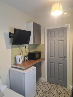 Athol Apartments - 1