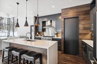 Wildebrook: 4br Mountain Luxury, fireplace, hot tub, x-country ski in/out, 10min to ski resort - 3