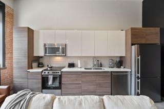 Stunning Downtown Apartment with Pool, Laundry, Parking - 5