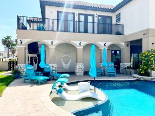 Paradise Villa: 2 blocks from beach, private pool - 2