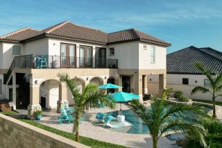 Paradise Villa: 2 blocks from beach, private pool - 9