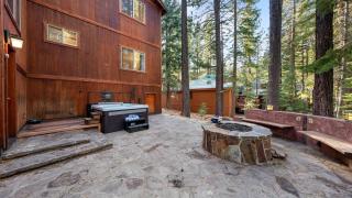 Moosetrack by AvantStay Cozy Cabin w Hot Tub In The Heart of Tahoe Donner - Truckee - 9