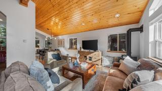 Moosetrack by AvantStay Cozy Cabin w Hot Tub In The Heart of Tahoe Donner - 5