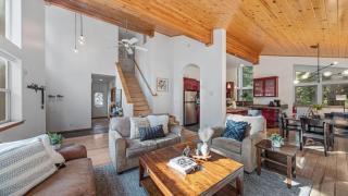 Moosetrack by AvantStay Cozy Cabin w Hot Tub In The Heart of Tahoe Donner - 3