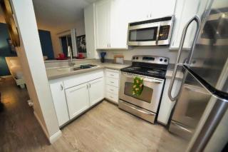 Tranquil Getaway With Pool & Balcony - 8