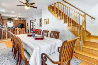 4 Mi to Camelback! Group-Friendly Poconos Cabin - 9