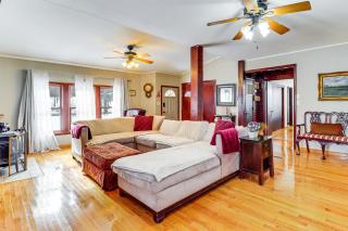 4 Mi to Camelback! Group-Friendly Poconos Cabin - 5