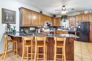 4 Mi to Camelback! Group-Friendly Poconos Cabin - 1