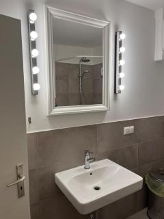 Gemütlich 5, Netflix und Kaffee frei, Parken vor der Tür - 5