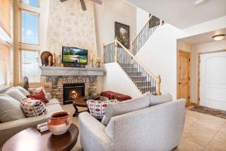 Luxe Townhome: Hot Tub, Theater, Arcade, Sleeps 14 - 7