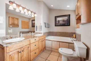 Luxe Townhome: Hot Tub, Theater, Arcade, Sleeps 14 - 1