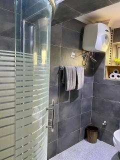 Stylish Modern Elegance Deluxe Suite - 9