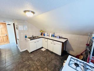 Rooms on East side near Whole Foods, Brown, Miriam, Downtown, etc - 3