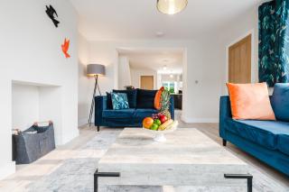 Cosy 2BDR Cottage With Free Parking - 3