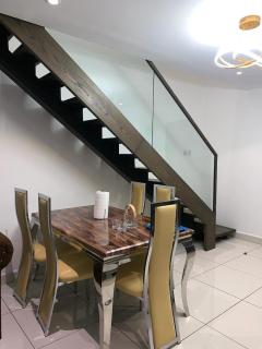 Exclusive 1 Bedroom Duplex Stay Embassy Gardens - Acra - 5