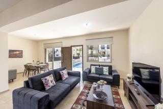 SunnyVillas 3BR House Private Pool POLY - 2