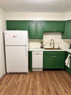 The JewelBox - Updated 3 Bed Townhouse - 4