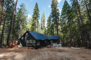 Rare Stay Inside Yosemite NP w Hot Tub, AC, WiFi - 4