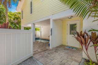 Beauty & The Beach: 1.5 Blocks to Beach! Pool & Spa by Anna Maria Life Vacation Rentals - 9
