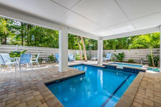 Beauty & The Beach: 1.5 Blocks to Beach! Pool & Spa by Anna Maria Life Vacation Rentals - 7