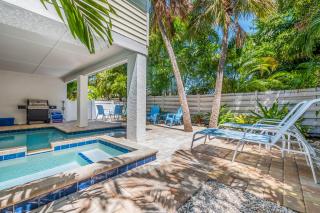 Beauty & The Beach: 1.5 Blocks to Beach! Pool & Spa by Anna Maria Life Vacation Rentals - 4