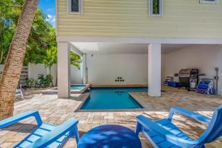 Beauty & The Beach: 1.5 Blocks to Beach! Pool & Spa by Anna Maria Life Vacation Rentals - 1