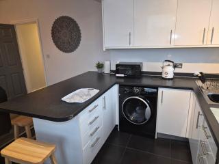 Newly refurbished flat with Free Parking - 4