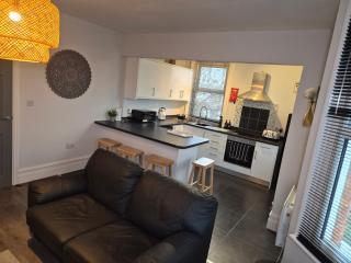 Newly refurbished flat with Free Parking - 5
