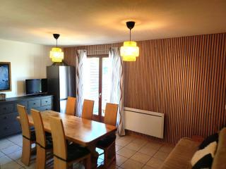 Chalet Mitoyen 7p avec Piscine, Sauna, Parking Gratuit et Proche Commerces - FR-1-863-8 - 0