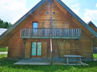 Chalet 3 pièces à La Joue du Loup avec parking, 7 personnes - FR-1-863-4 - 0