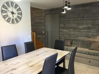 Chalet rénové 7 pers, 2 chambres, parking, animaux admis - FR-1-863-9 - 9
