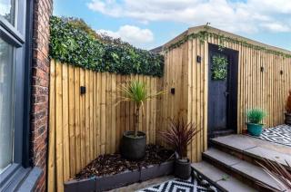 Telford Family 3 Bedroom Retreat - 9