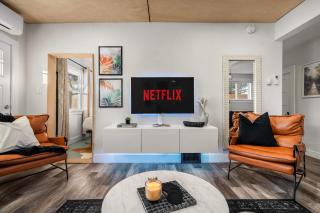 The Bedrock Modern Charm Fire Pit Downtown - Drumheller - 1