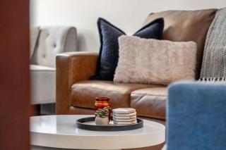 Fossil Flats 3BR Designer Home in Centre of Town - Drumheller - 1