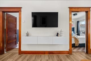 Fossil Flats 3BR Designer Home in Centre of Town - 3