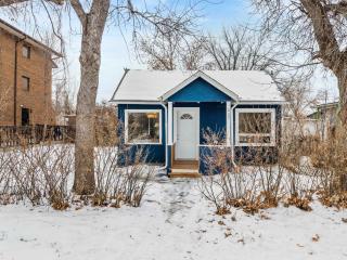 Fossil Flats 3BR Designer Home in Centre of Town - 5