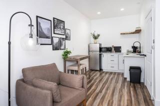 Kassidy Suite at The Four Daughters Inn - 6