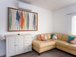 Big gated yard, Work play room, King bed - 1