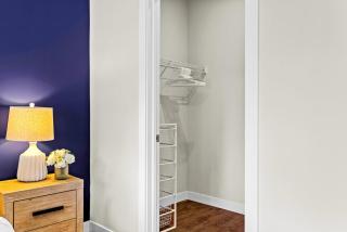 Tranquil 2BR Golden Oasis BBQ, Balcony, MTN Views - Golden - 1