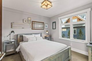 Mountain View Retreat Elegant 3BR condo with Gym - 8