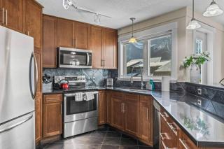 Mountain View Retreat Elegant 3BR condo with Gym - Canmore - 2