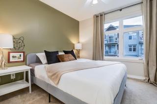 Charming 2BR Condo with Spectacular Mountain Views - 7