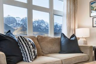 Charming 2BR Condo with Spectacular Mountain Views - 8