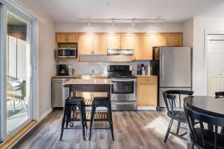 Charming 2BR Condo with Spectacular Mountain Views - 5