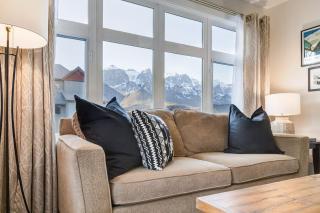 Charming 2BR Condo with Spectacular Mountain Views - 2