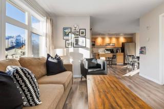 Charming 2BR Condo with Spectacular Mountain Views - 3