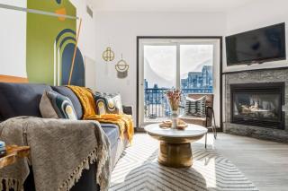 Splendid Mountain View 2BR Condo with Pool and Hot Tub - Canmore - 1