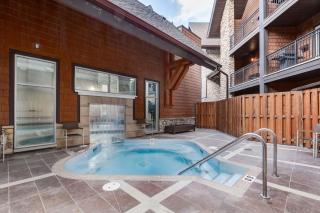 Rockies Getaway Condo With Mountain View - 5