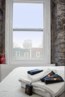 Modern 2BR Haven - Prime Location - 2