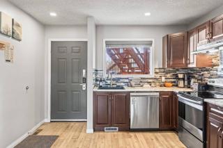 2BR Bow Valley Retreat with BBQ Near Parks and Banff - 1